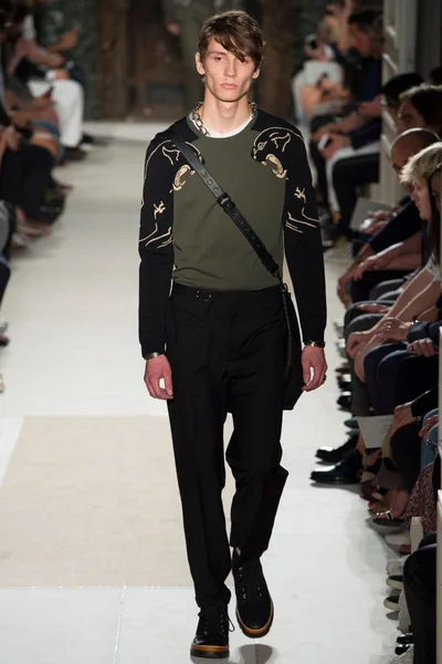Look 11